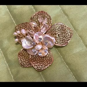 NEW Gold and freshwater pearl blossom hair clip